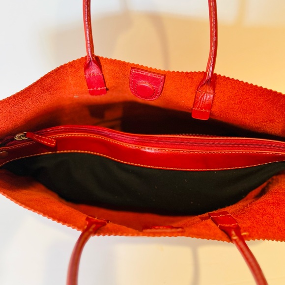 Vintage Red Leather 2-Way Tote Magnetic Closure - Picture 6 of 6